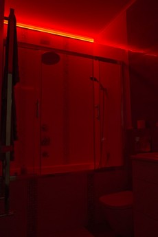 Подсветка RGB светодиодной лентой в ванной