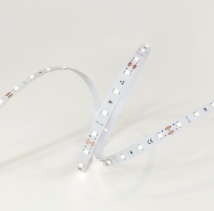 Светодиодная лента Ustrip LED60-2835-W40-24V-12W дневной белый