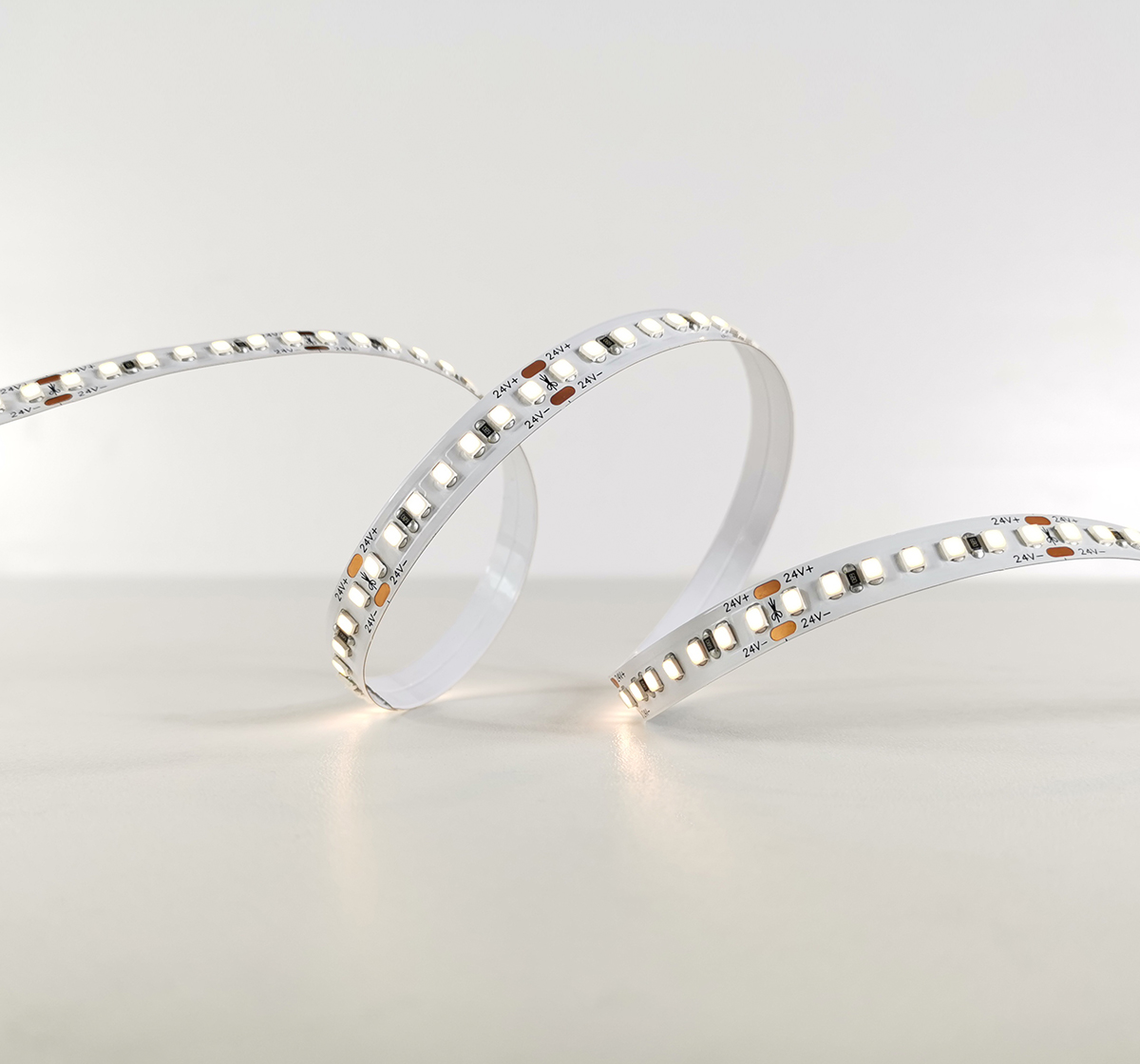 Светодиодная лента Ustrip LED128-H2835-W40-24V-18W-Ra80 дневной белый